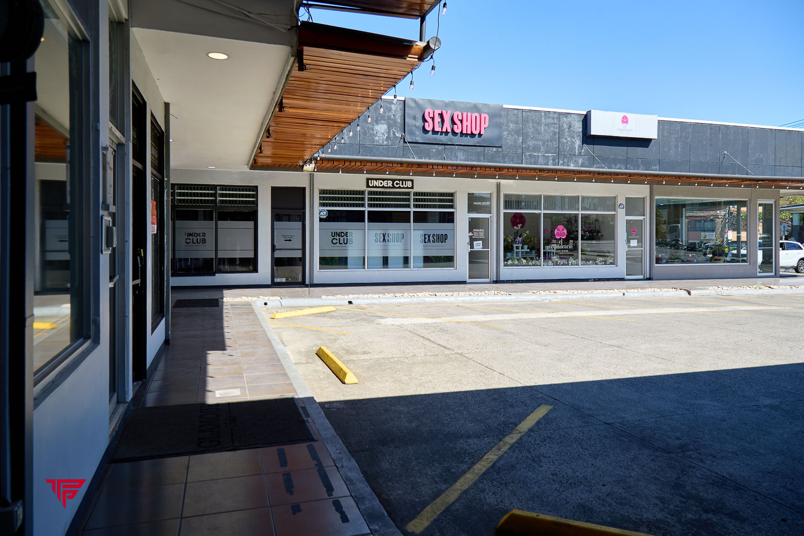 Dual Asset Investment: Boutique Plaza + Build-Ready Lot in Guachipelín